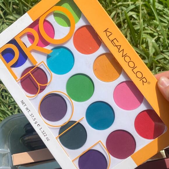 Kleancolor Vibrant Eyeshadow Collection - Picture 1 of 1